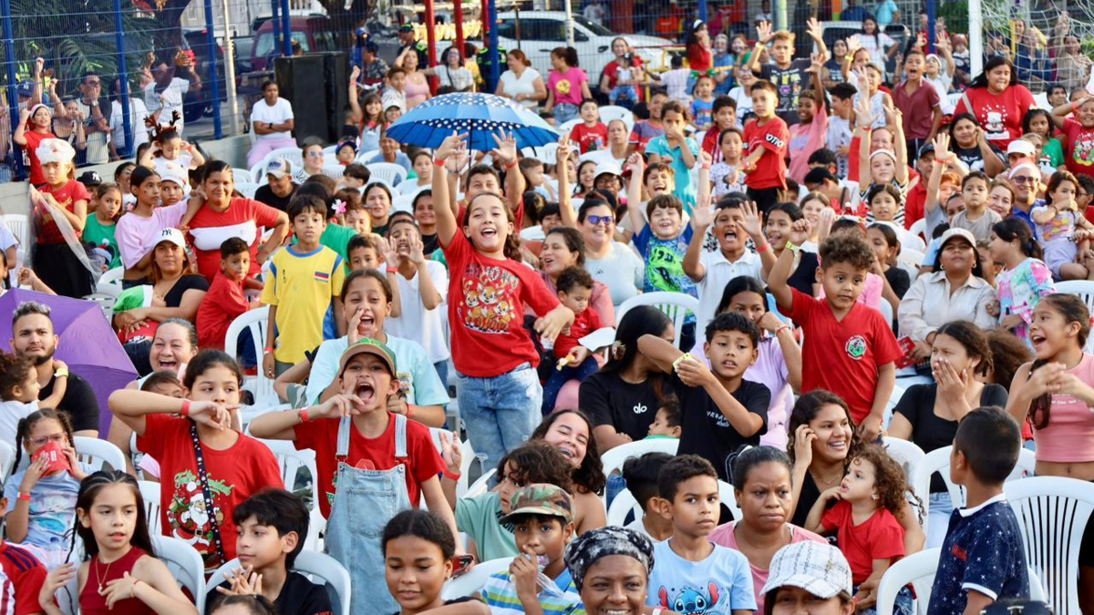 Ocho días de novenario y casi 40.000 regalos alegraron a 10.000 niños de la ciudad

 – Desde dentro