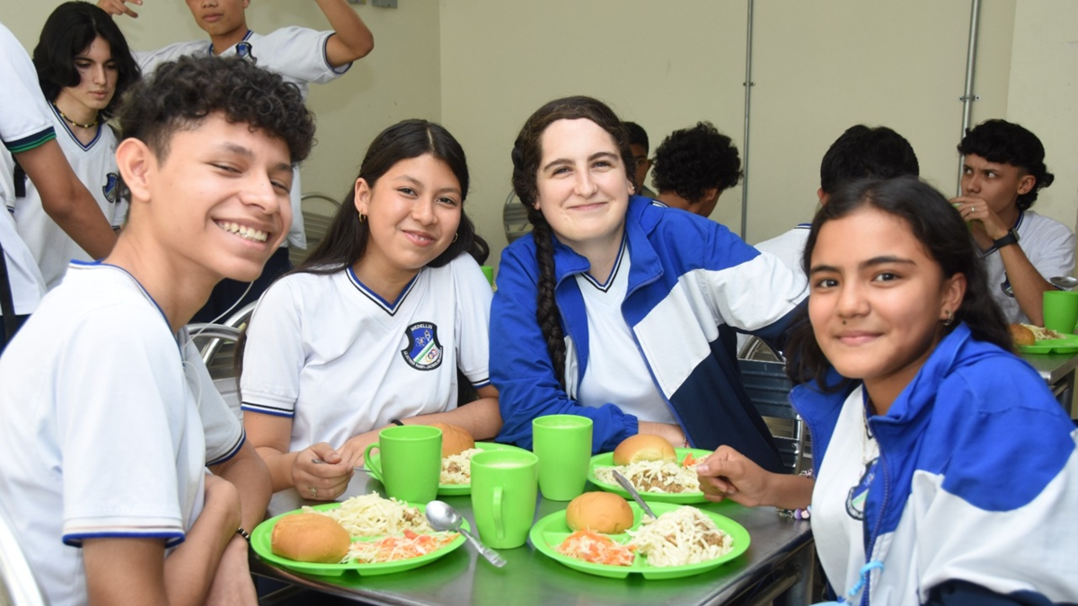 244.000 sueños alimentados en las aulas de Medellín, donde cada bocado es una promesa de igualdad, aprendizaje y futuro

 – Desde dentro