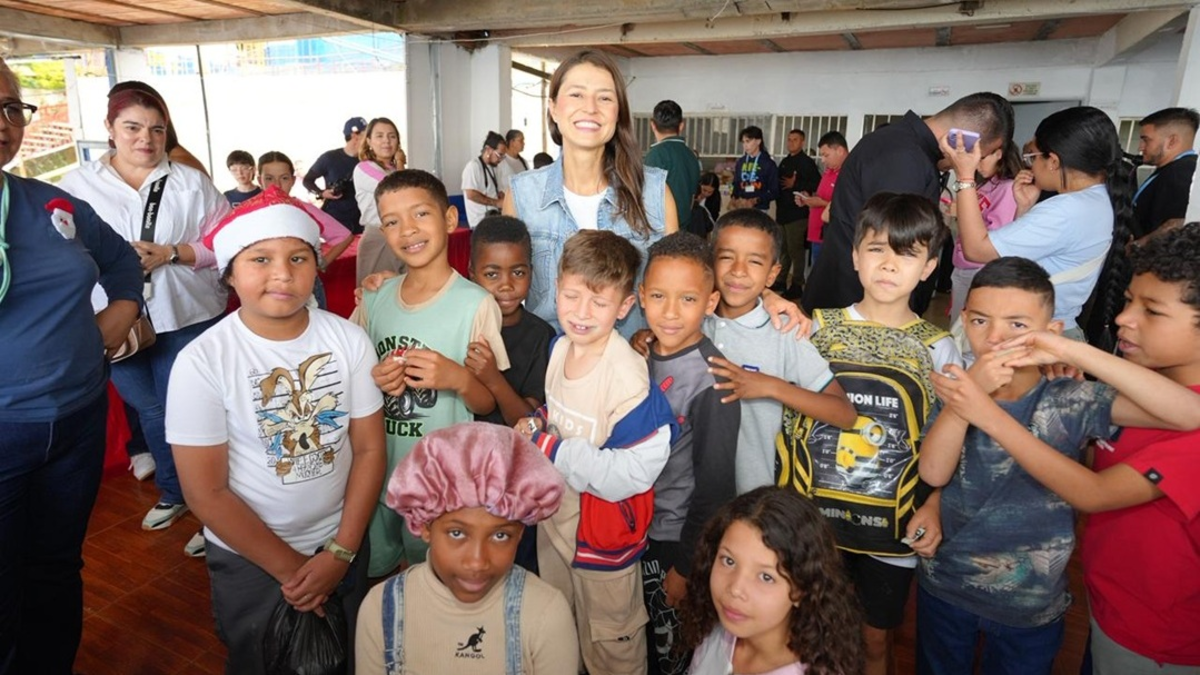 Esta Navidad, privados de fondos públicos, 56 entidades de gobiernos locales y aliados privados tejieron momentos de alegría y tradición

 – Desde dentro