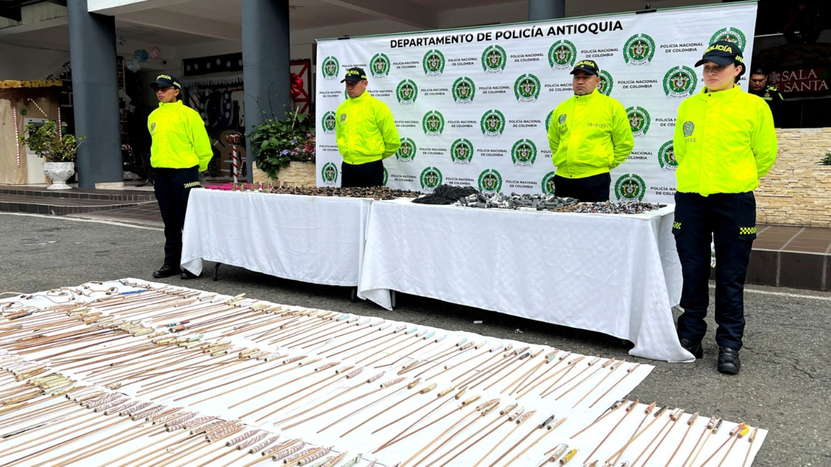 La policía desmanteló una fábrica artesanal durante la Navidad en La Ceja

 – Desde dentro