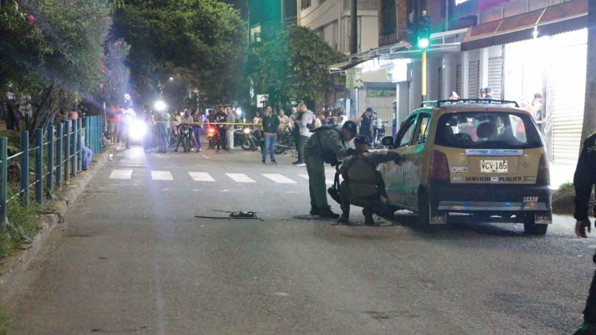 Se trata de una operación encubierta realizada por grupos armados para fortalecer milicias urbanas en Cali y realizar ataques a policías.

 – Desde dentro