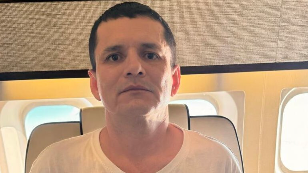 El presidente Daniel Noboa anuncia que alias ‘El Gerente’, líder de la disidencia de las FARC, será trasladado a Ecuador

 – Desde dentro