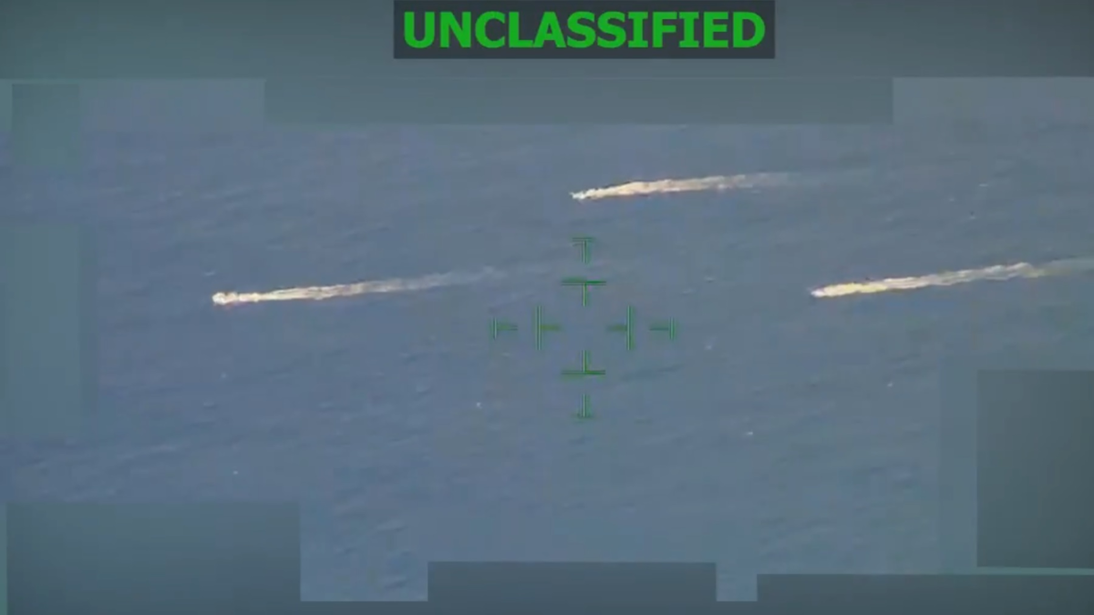 Los tripulantes de dos de ellos lograron escapar.

 – Desde dentro