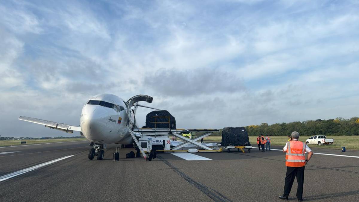 Continúa el cierre temporal del Aeropuerto Ernesto Cortissoz de Barranquilla tras incidente de avión de carga

 – Desde dentro