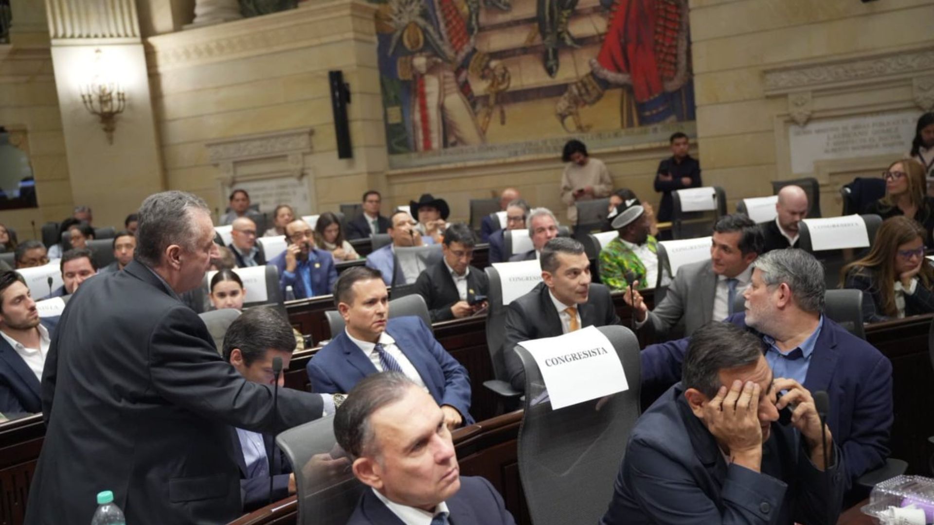 El gobierno juega sus últimas cartas para evitar el colapso de la reforma tributaria

 – Desde dentro