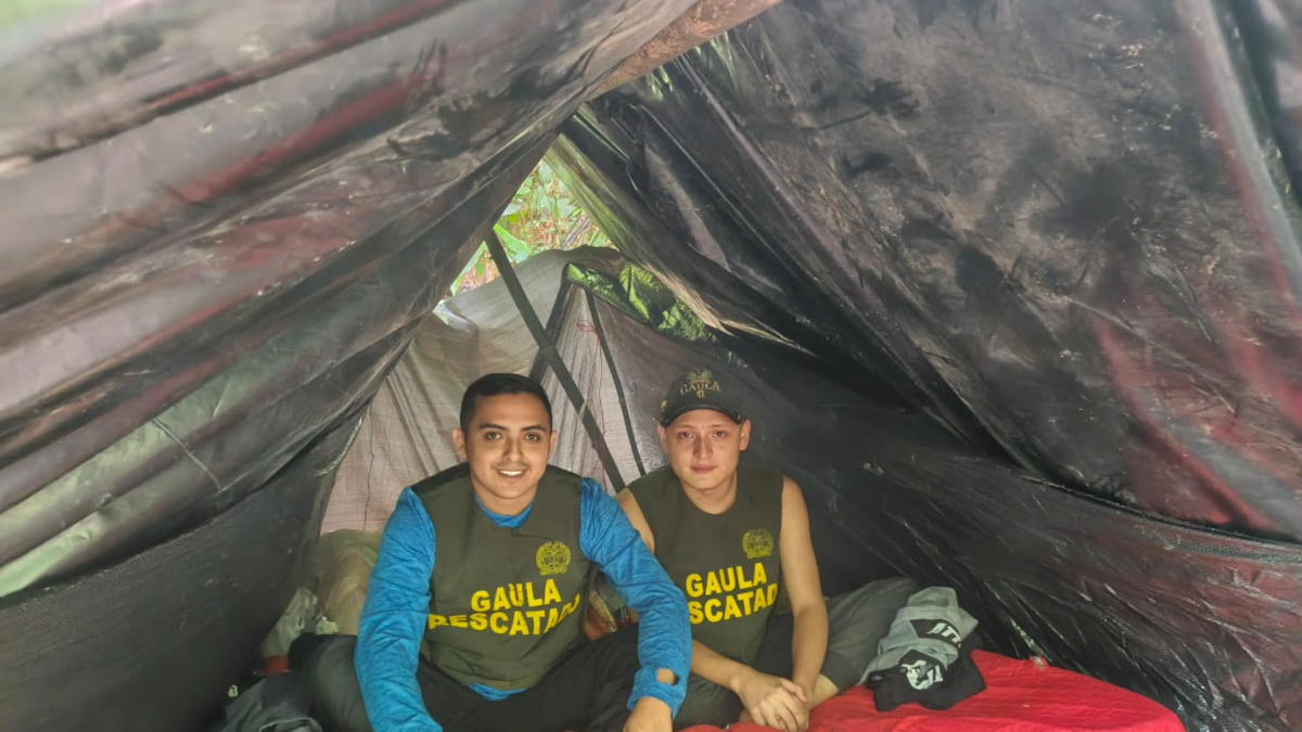 En esas condiciones fueron secuestrados el cantante Miguel Ayala y su manager en el Cauca.

 – Desde dentro