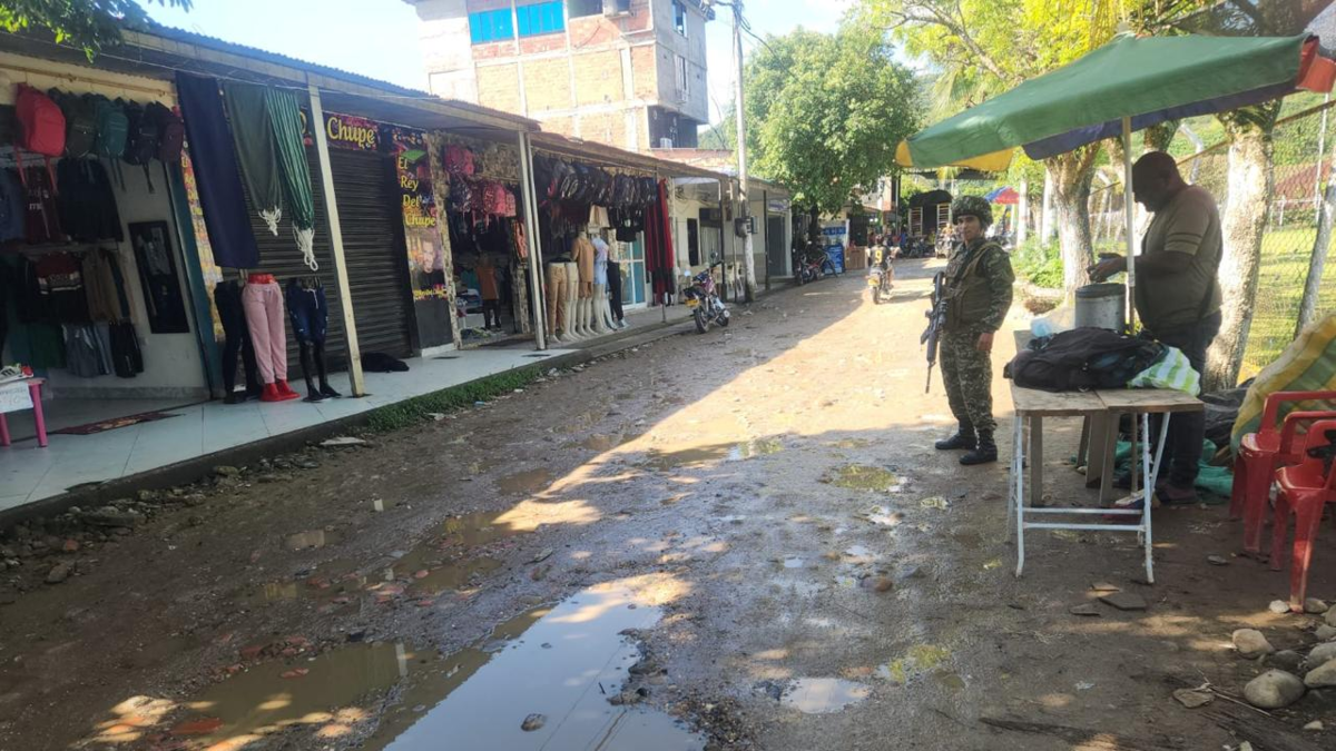 Guerra entre ELN y disidencias en Catatumbo deja más de 500 desplazados, mujer víctima de mina antipersonal

 – Desde dentro