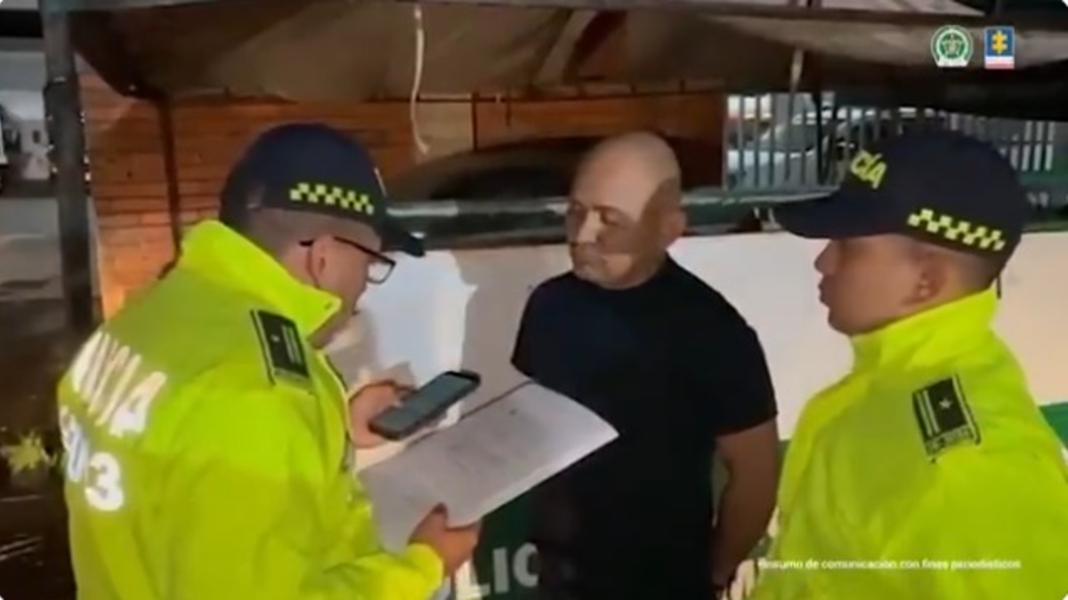 Detalles ocultos sobre alcalde acusado de complicidad en fallido robo de joyas en centro comercial de Bucaramanga

 – Desde dentro