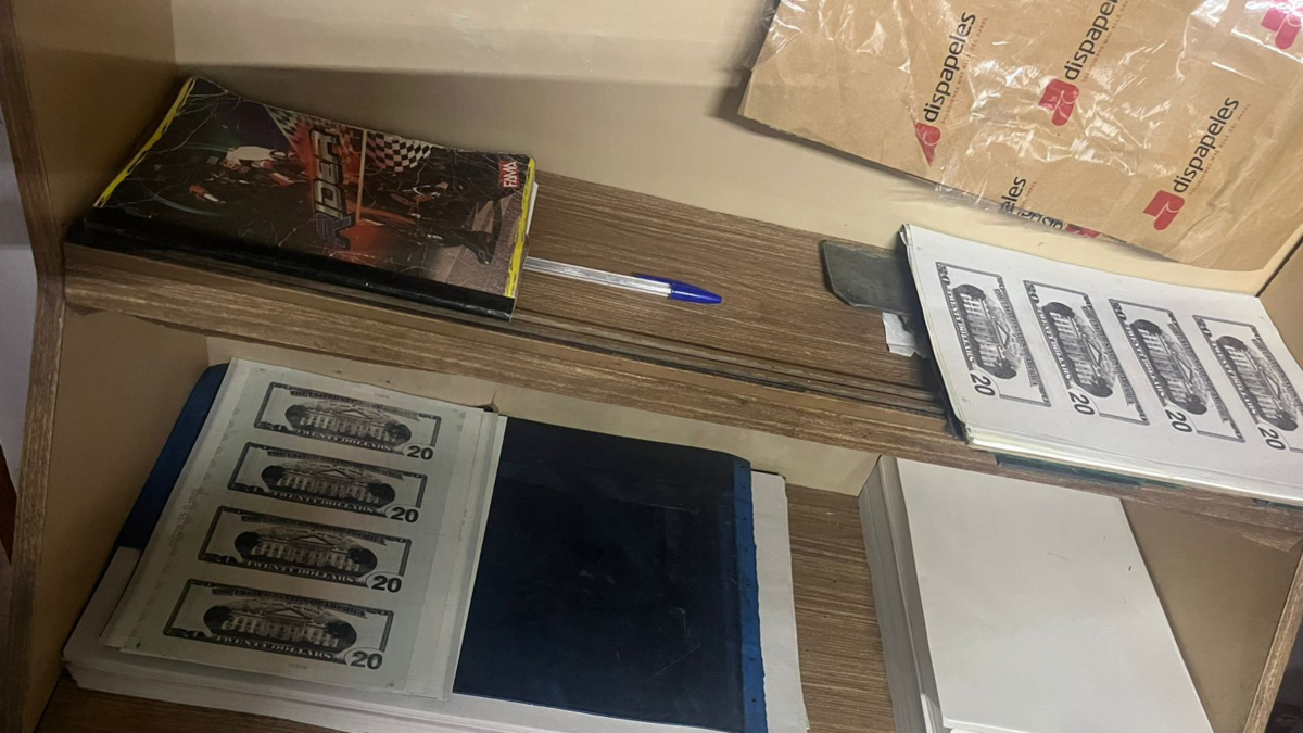 Más de un millón de personas dispuestas a participar en actividades ilegales.

 – Desde dentro