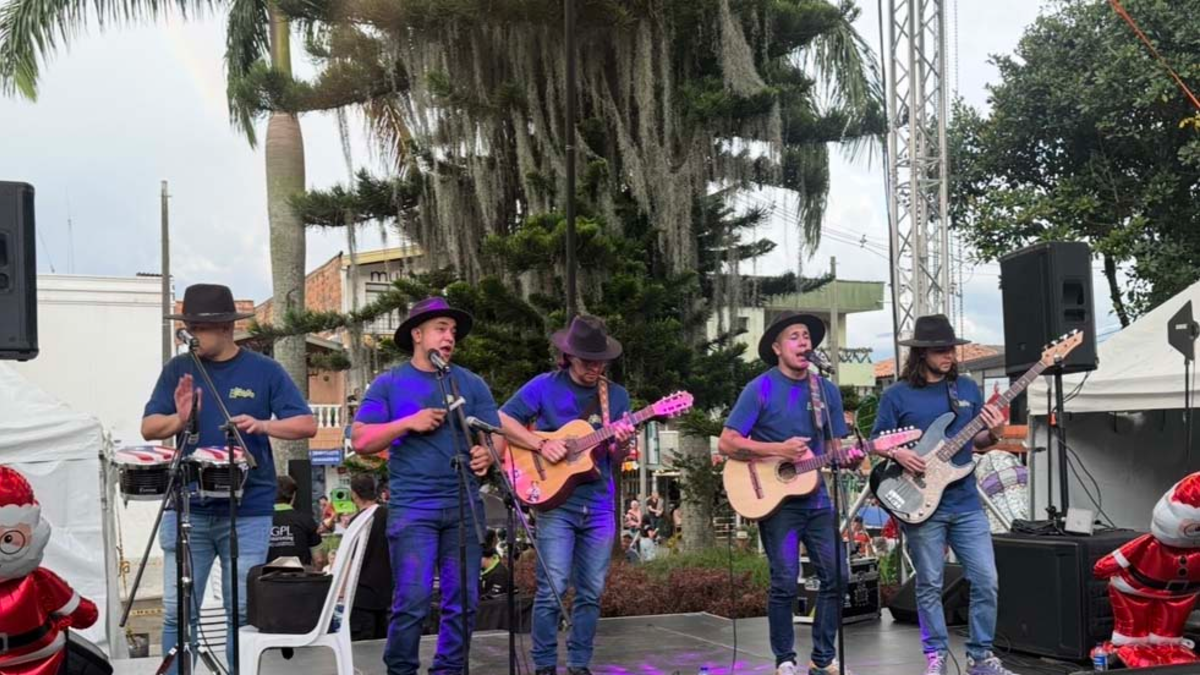 Medellín reafirma su compromiso con los municipios durante el Día de la Cultura, los Servicios y el Reconocimiento

 – Desde dentro