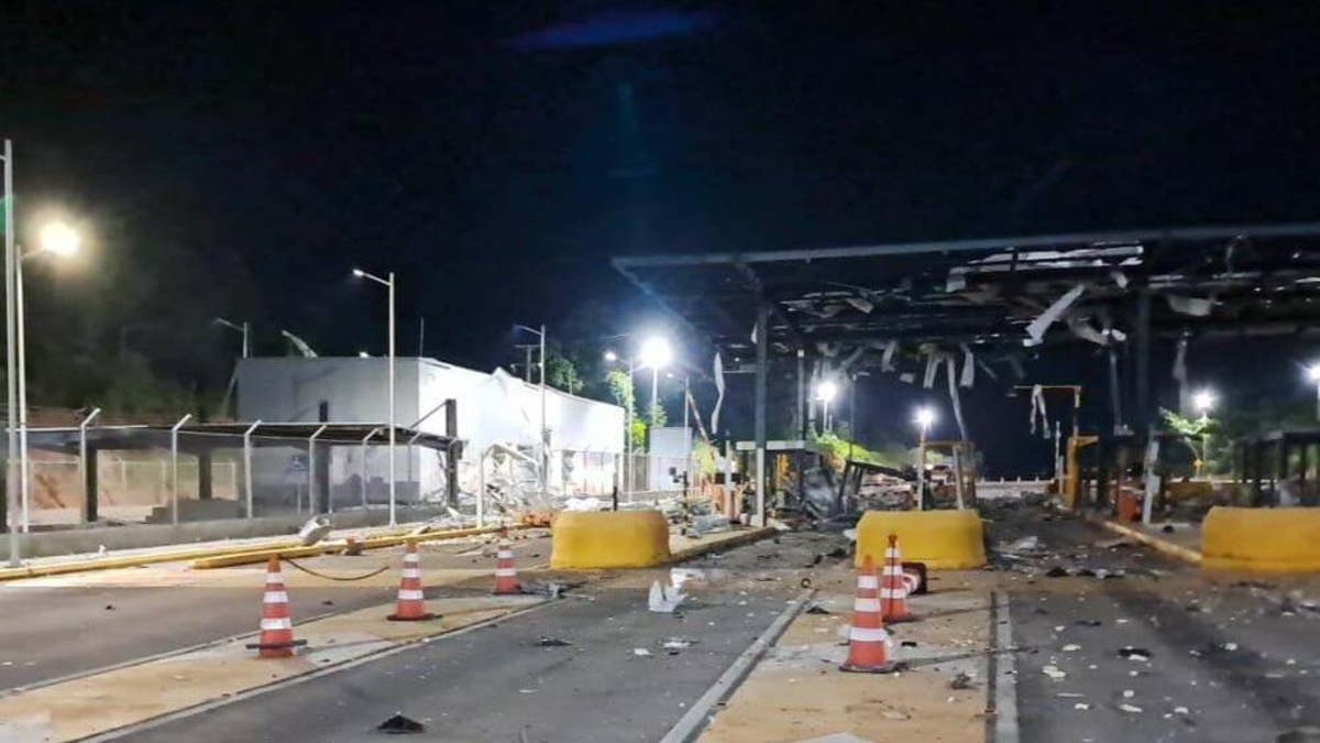 Son más de 70 millones de pesos.

 – Desde dentro