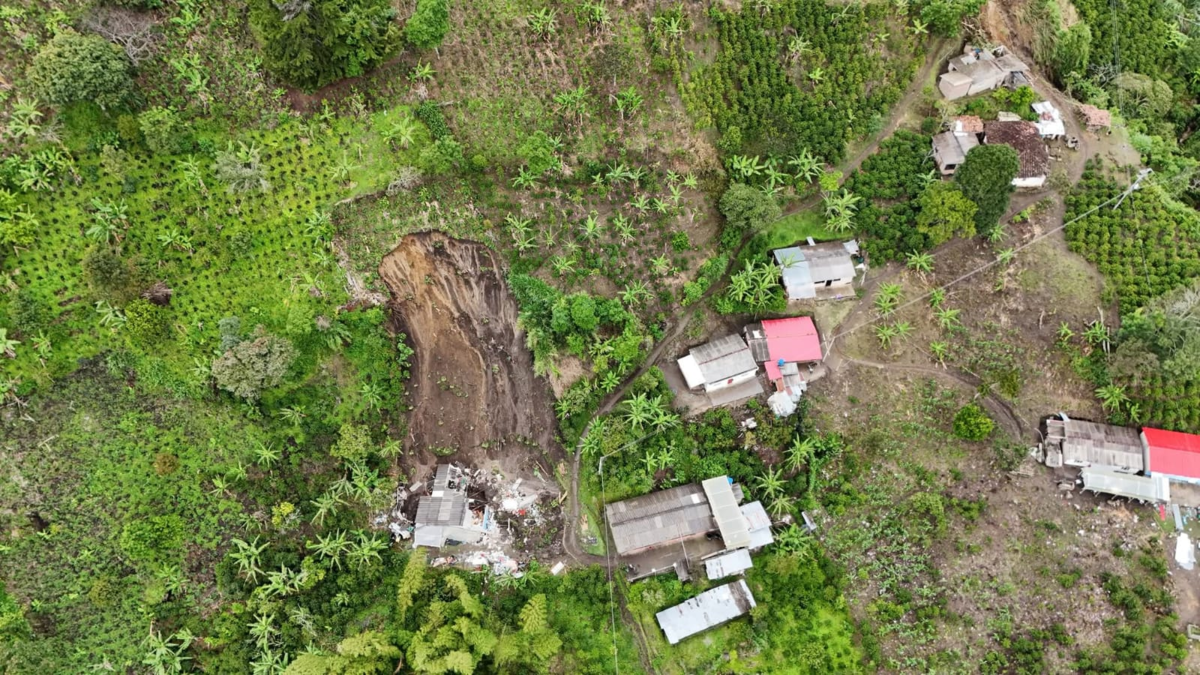 Una gran avalancha sepultó una casa en la que vivían un niño y un adulto, que perdieron la vida

 – Desde dentro