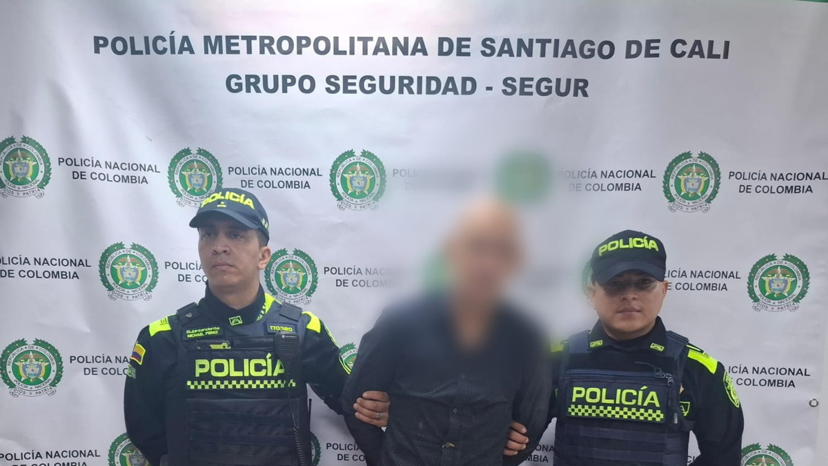 Una persecución cinematográfica de un presunto ladrón que robó más de 130 millones de pesos; Mientras huía cayó al río Cali, donde fue capturado

 – Desde dentro