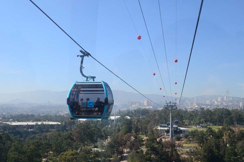 Viaja en un teleférico de 15 kilómetros de longitud.

 – Desde dentro