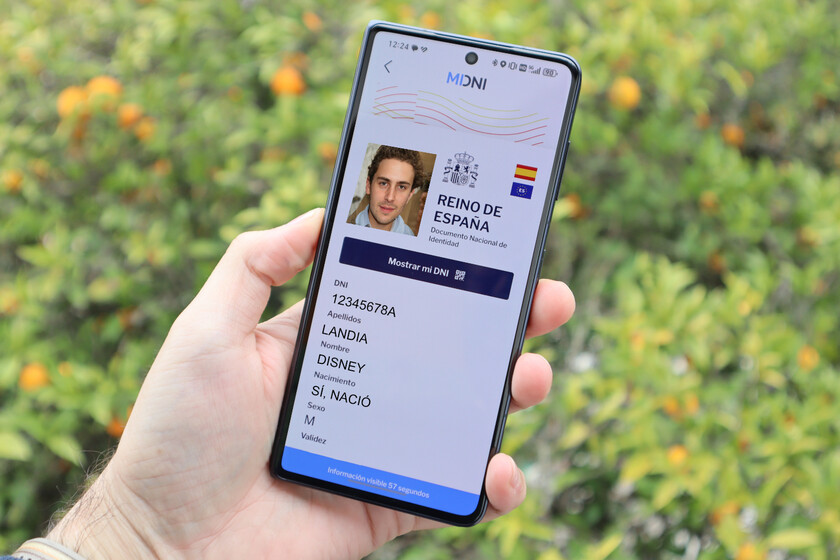 Llevar tu DNI en tu teléfono móvil es muy fácil. Sólo tienes que aprovechar tu próxima visita a comisaría

 – Desde dentro