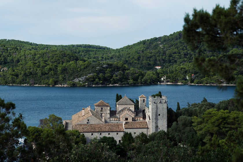 Los superricos lo han convertido en su refugio

 – Desde dentro