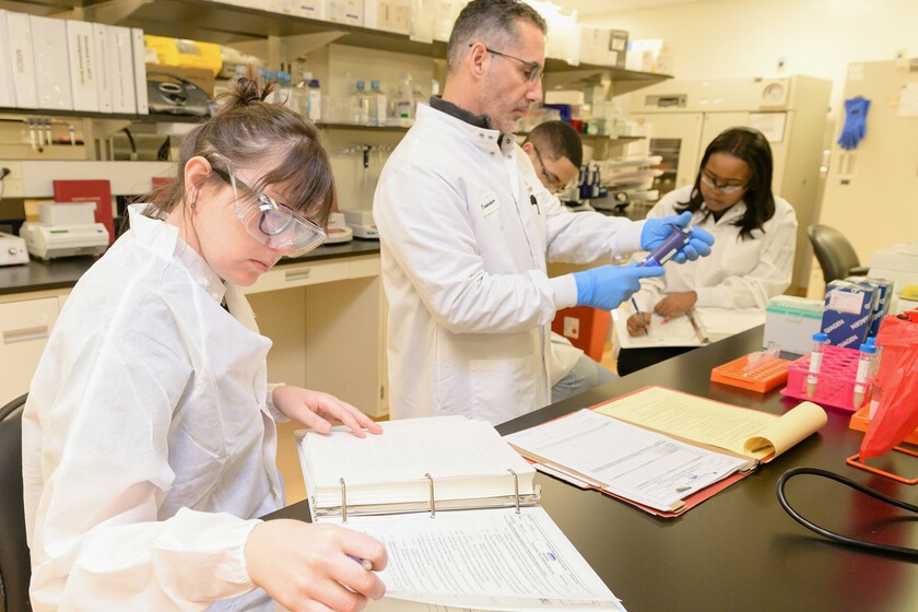 Hay una palabra que se usa en exceso en los artículos académicos por una buena razón: le gusta a ChatGPT

 – Desde dentro