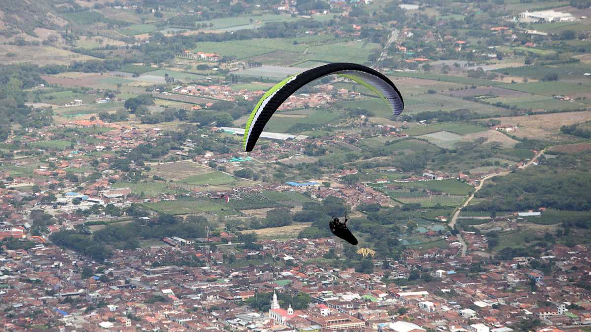 Roldanillo inicia su sexta temporada de parapente con el objetivo de recaudar $2,9 millones y fortalecer su posición como destino turístico global

 – Desde dentro