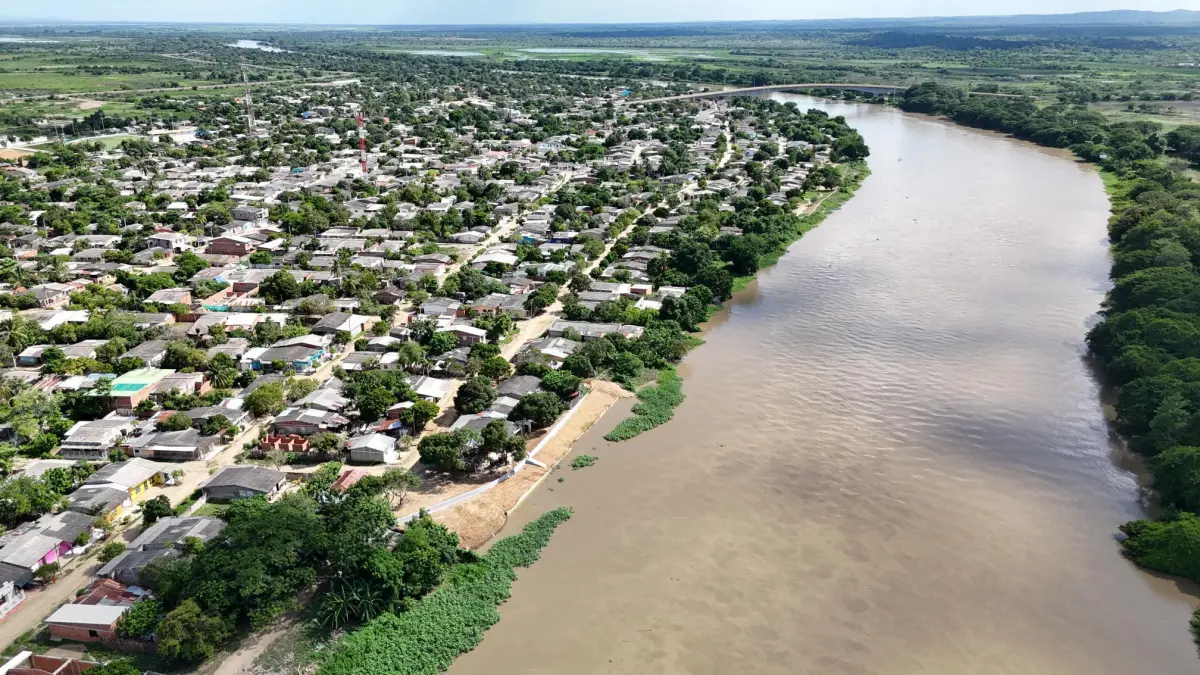 “Es necesario asegurar la protección contra inundaciones en las ciudades ubicadas a orillas del Canal del Dique”, afirma el gobernador de Bolívar, Yamil Arana.

 – Desde dentro