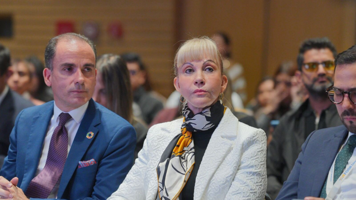 Gobernador Valle celebra avances en pobreza y competitividad a pesar de la violencia

 – Desde dentro