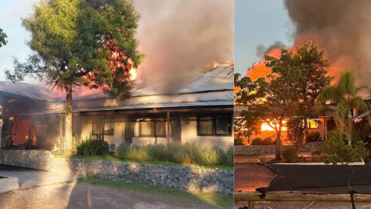 Los turistas extranjeros saltaron por las ventanas para sobrevivir a la tragedia.

 – Desde dentro