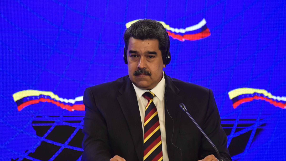 El gobierno de Estados Unidos habría hecho una breve parada en Puerto Rico por la «emergencia médica» de Nicolás Maduro

 – Desde dentro