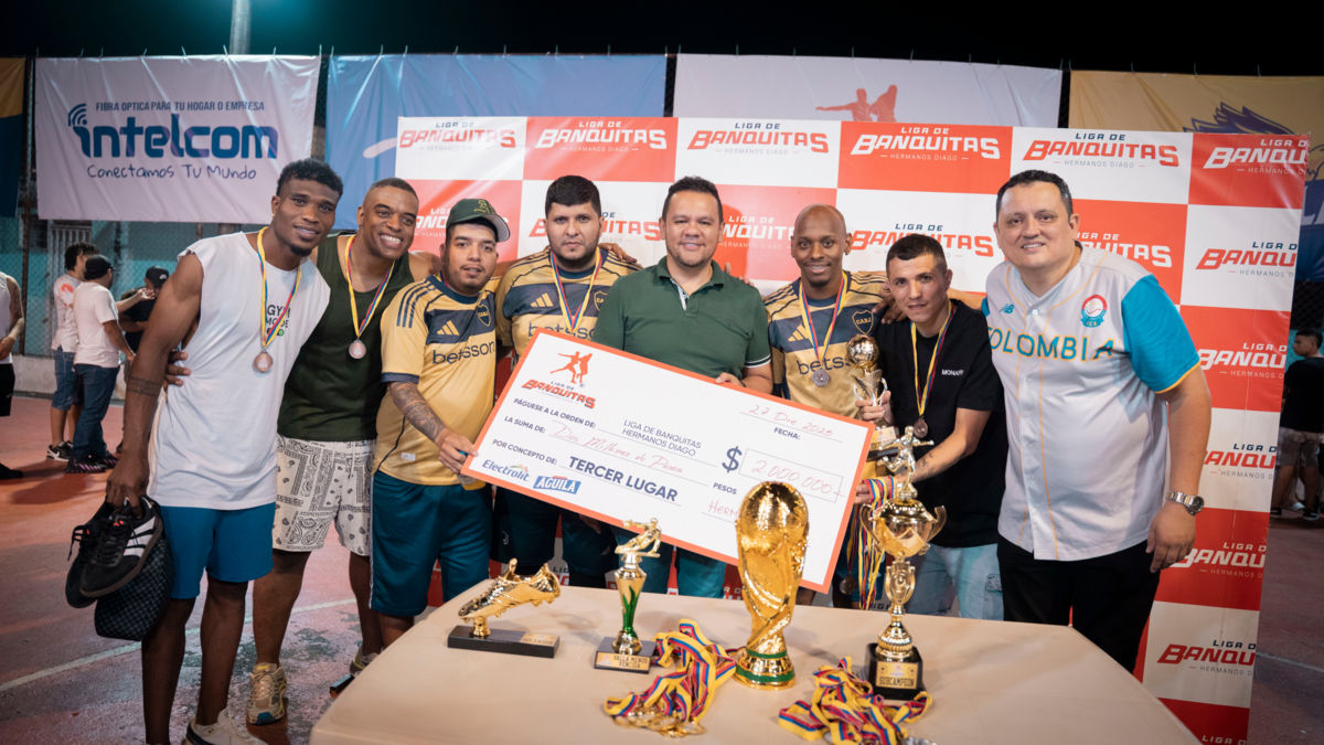 un torneo que va más allá del fútbol callejero y se convierte en esperanza para los jóvenes de los barrios de Cali

 – Desde dentro