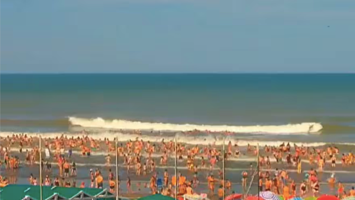 Olas gigantes dejaron un muerto y 35 heridos en una playa de Argentina

 – Desde dentro