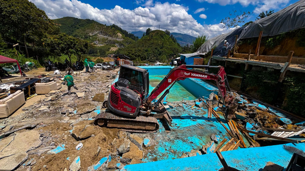 Medellín recupera el espacio público y dice adiós a la construcción en zonas prohibidas

 – Desde dentro