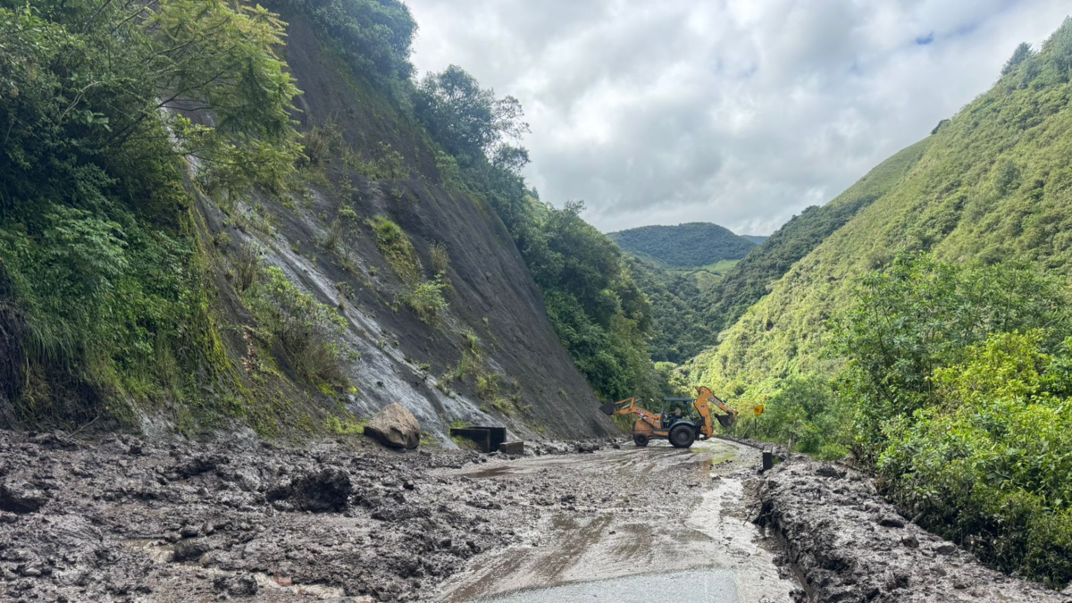 «¡Cuidado, se ha ido!» – el grito de un campesino al ver una montaña derrumbarse sobre varias casas debido al duro invierno que azotó a Nariño

 – Desde dentro