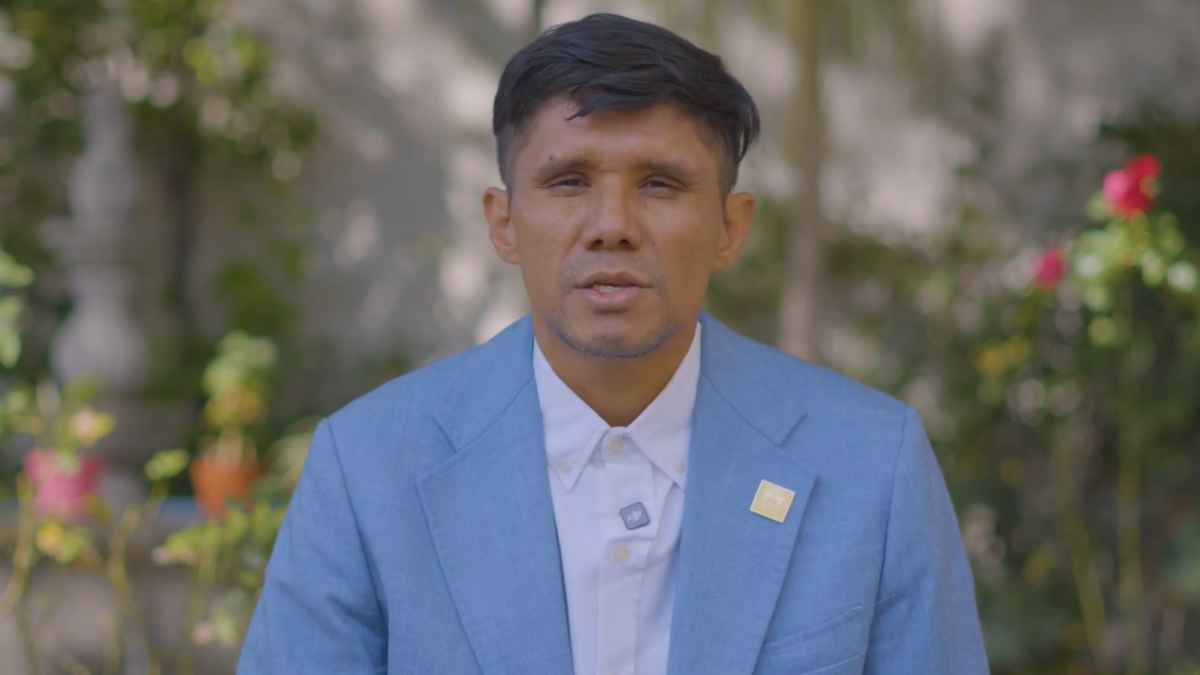 “Sin documentos ni dinero, me vi obligado a vivir en la calle”.

 – Desde dentro