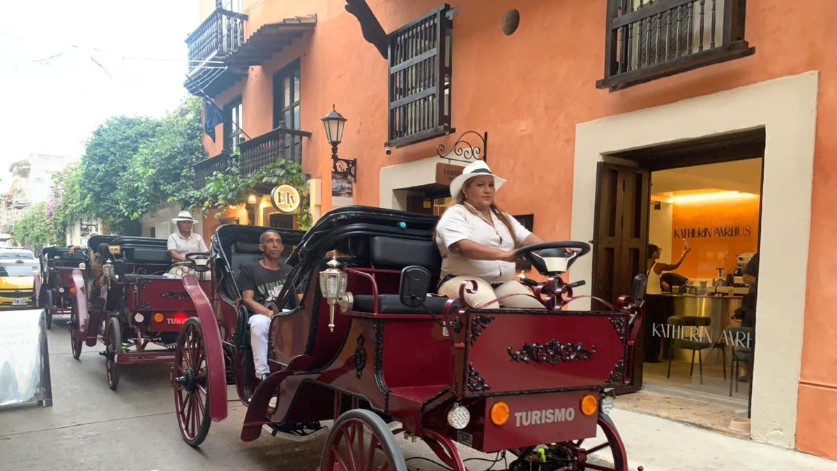 Este fin de semana los autos eléctricos volverán a circular gratis para residentes y turistas en el Centro Histórico

 – Desde dentro