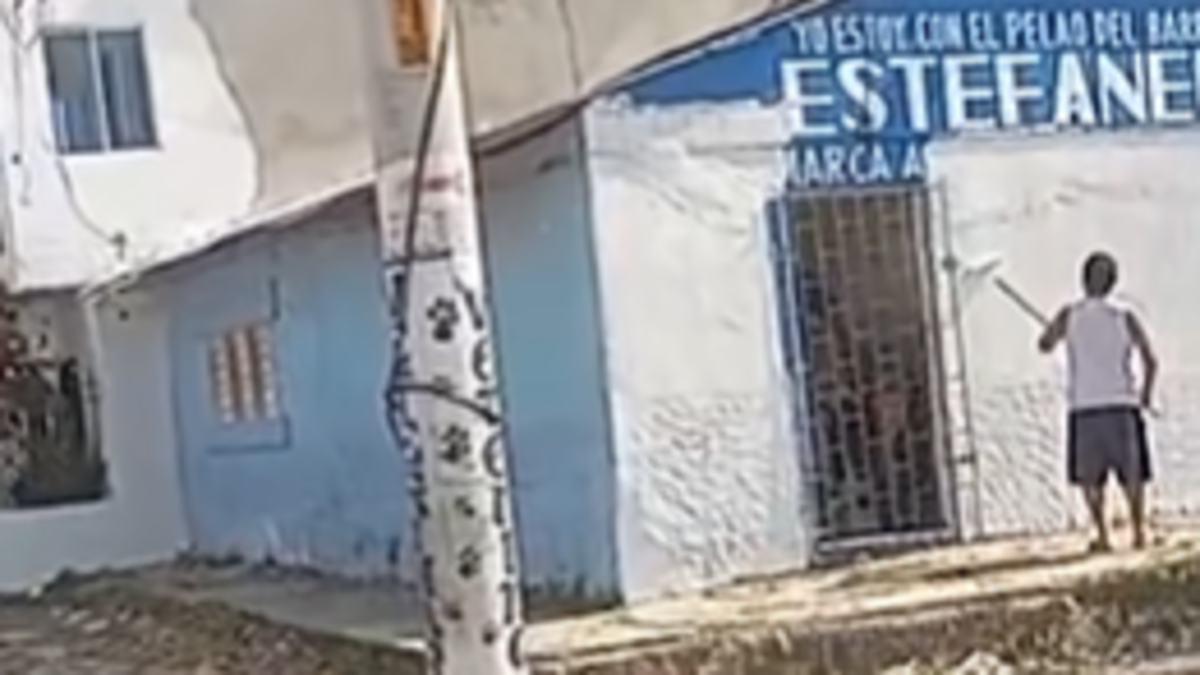 amenazar de muerte y extorsionar

 – Desde dentro