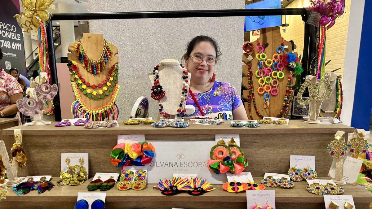 Es un escaparate que combina creatividad, tradición y economía local.

 – Desde dentro