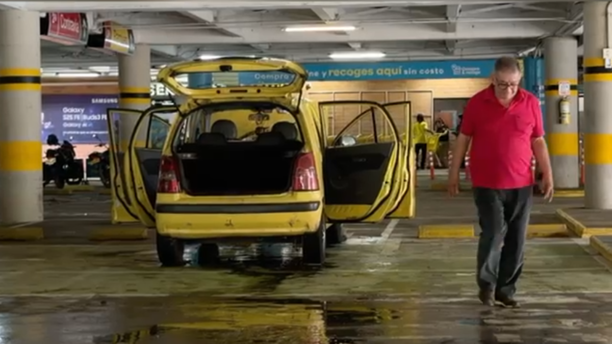 La inquietante fuga de un taxista atrapado por las inundaciones en Medellín

 – Desde dentro