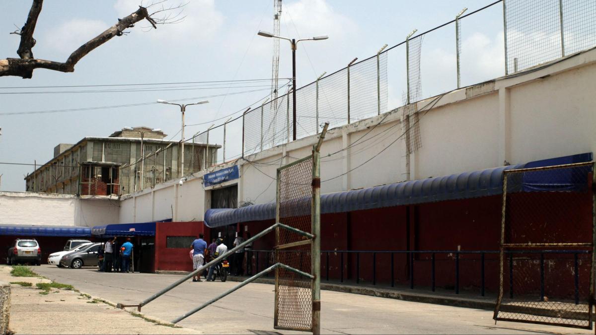 Personal administrativo del penal El Bosque no trabajará en oficinas

 – Desde dentro