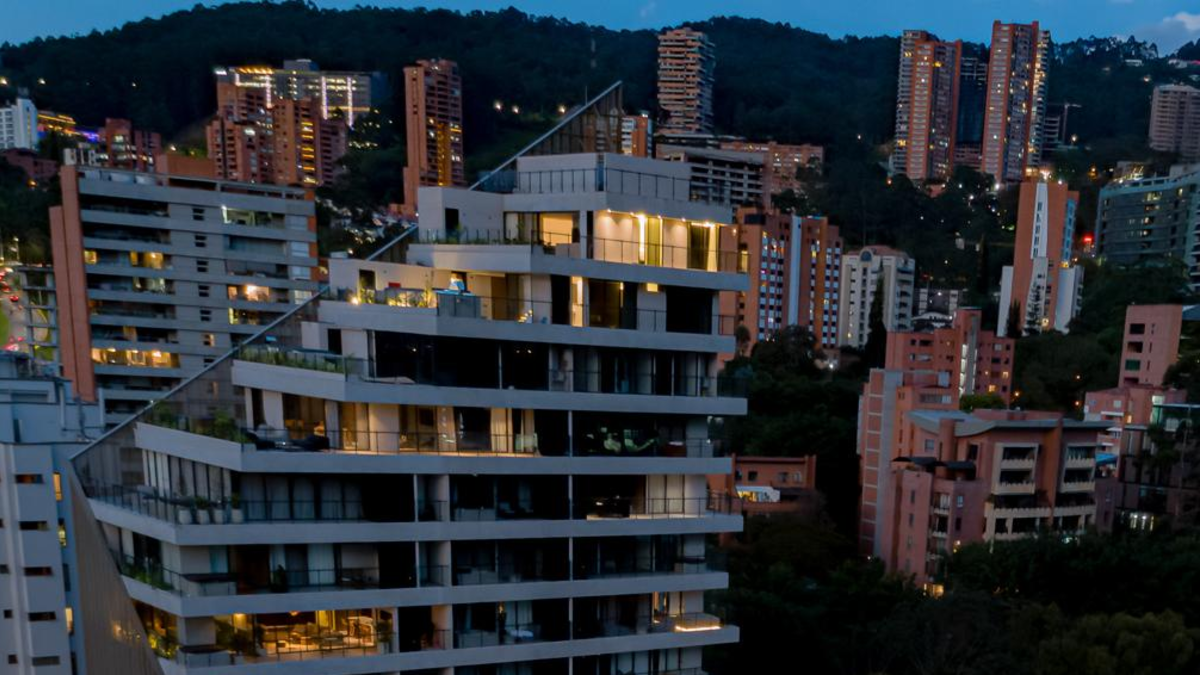 Medellín factura $76.000 millones mensuales por alquileres turísticos

 – Desde dentro