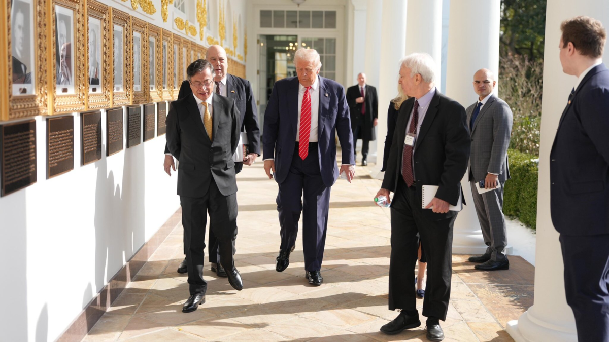 Experto analiza las primeras imágenes del encuentro entre el presidente Gustavo Petro y Donald Trump en la Casa Blanca: «Una señal de seriedad»

 – Desde dentro