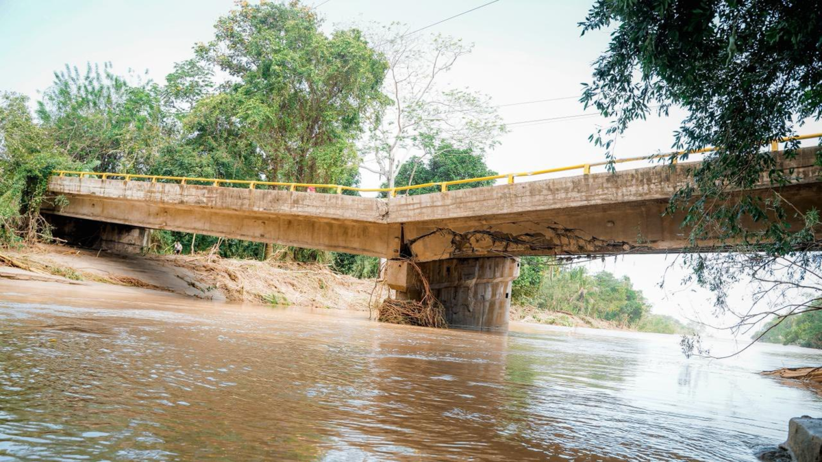 Esta es una situación irremediable, y su colapso aísla a La Guajira, advierte gobernador

 – Desde dentro