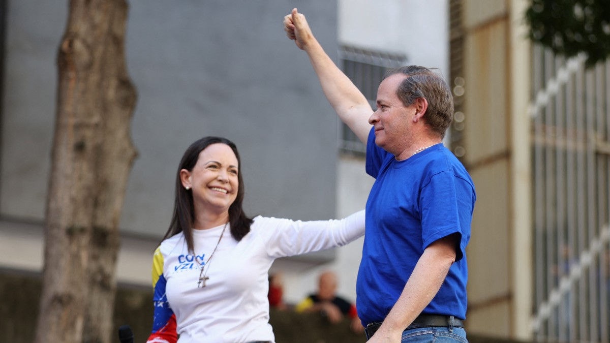 «Eres un héroe y la historia siempre lo reconocerá»

 – Desde dentro