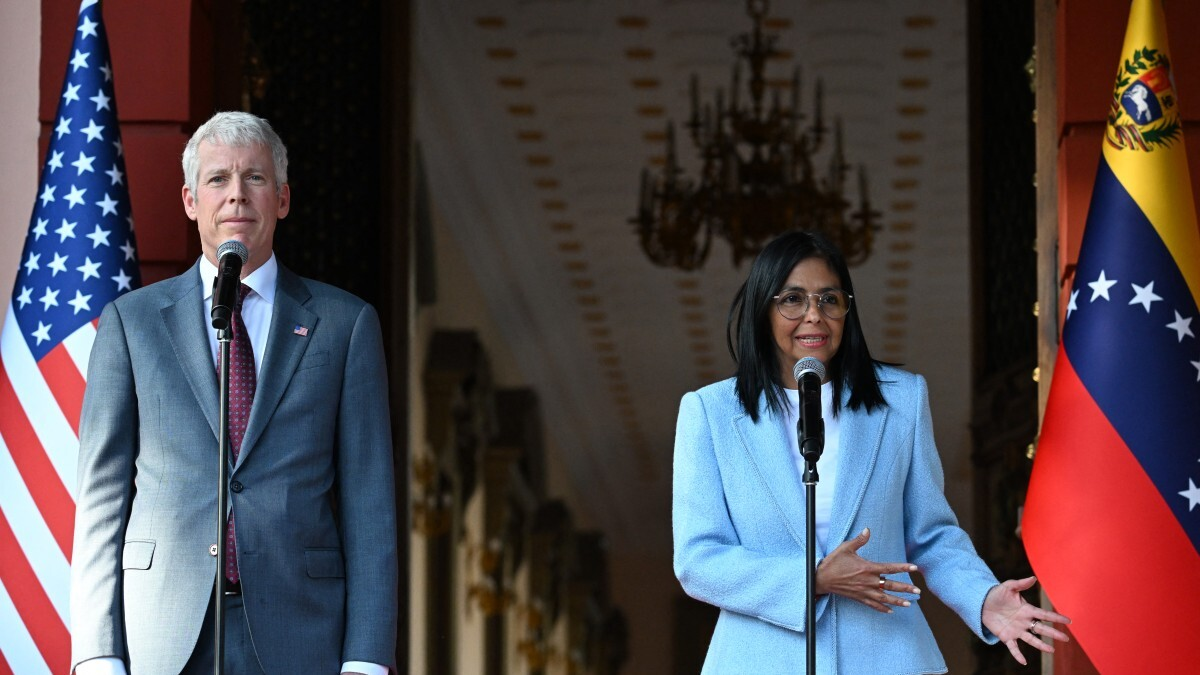 El Secretario de Energía de EE.UU. viaja a Caracas y anuncia que el embargo a los petroleros venezolanos «esencialmente ha terminado»

 – Desde dentro