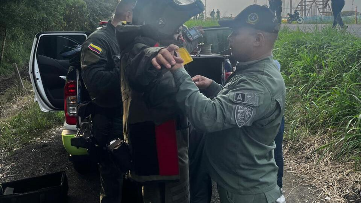 Detalles del plan de la Policía para neutralizar una moto con 10 kilogramos de explosivos en la carretera Panamericana fuera de plazo: buscan al dueño del vehículo

 – Desde dentro