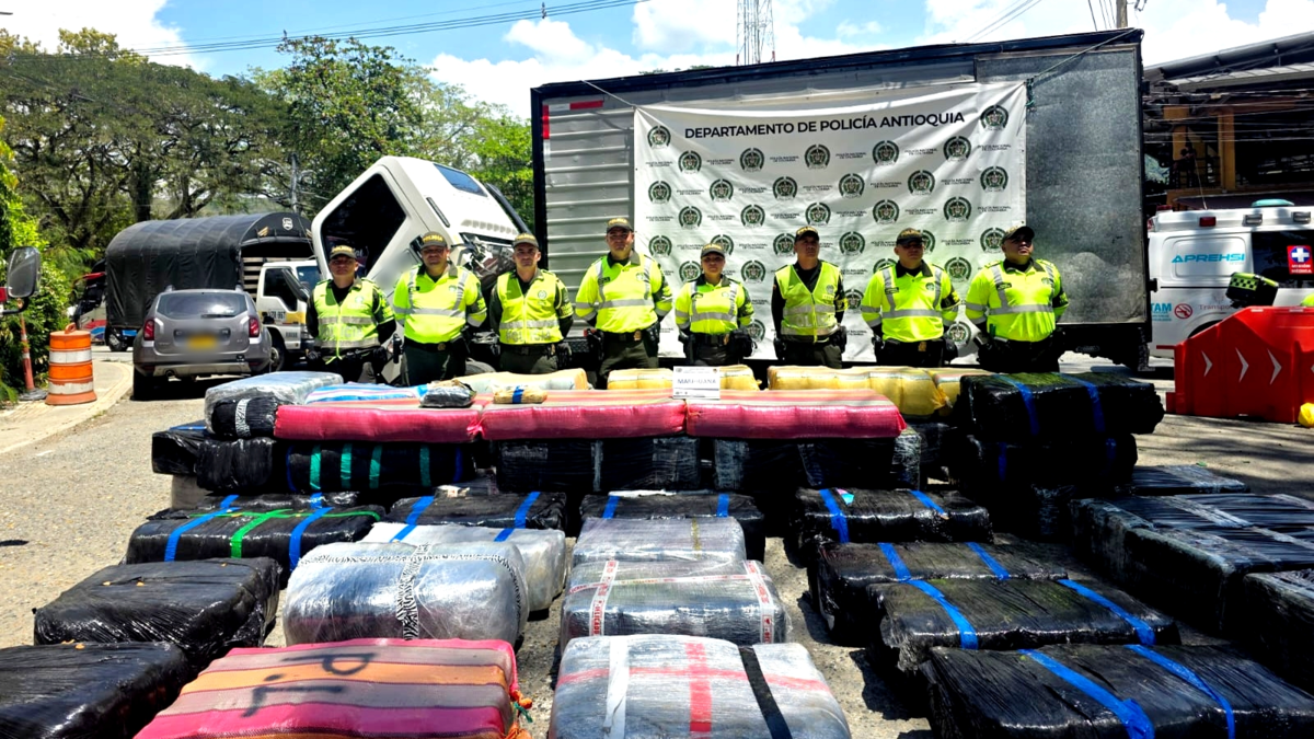 5,2 toneladas de marihuana fueron encontradas en un camión en La Pintada

 – Desde dentro