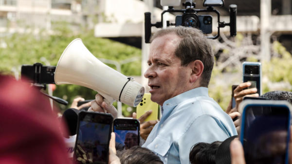 El opositor venezolano Juan Pablo Guanipa contó cómo se enteró de la captura de Nicolás Maduro por parte de Estados Unidos y habló sobre Delcy Rodríguez: «Ella no es legítima»

 – Desde dentro