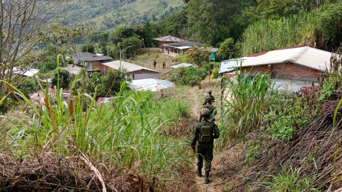 Radiografía, de la estrategia del ejército a la dinámica de los grupos armados ilegales

 – Desde dentro