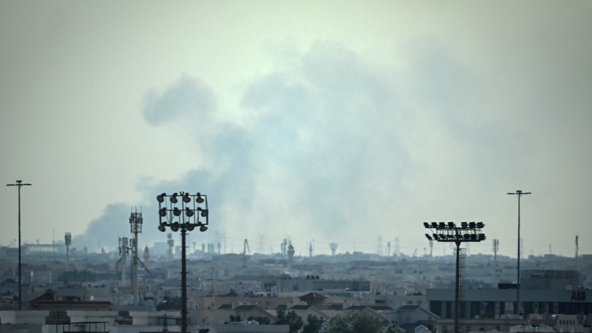 Se informaron más explosiones en Abu Dhabi, Manama y Doha.

 – Desde dentro