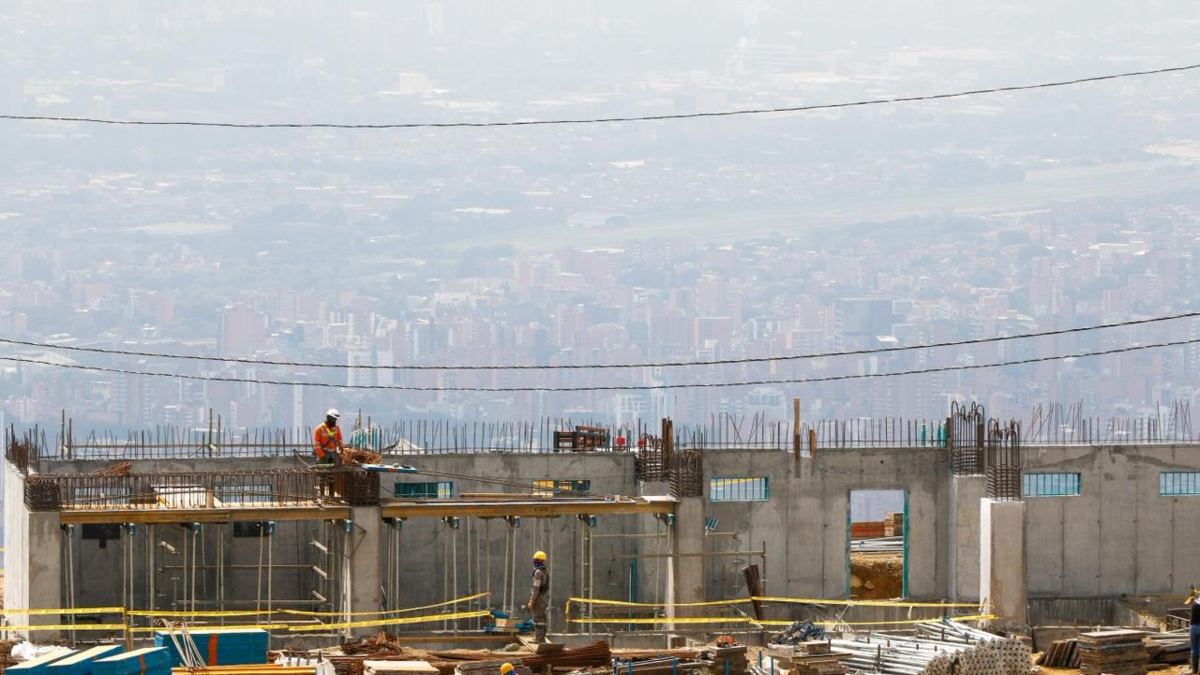 Avance de las obras y solución del problema de la superpoblación

 – Desde dentro