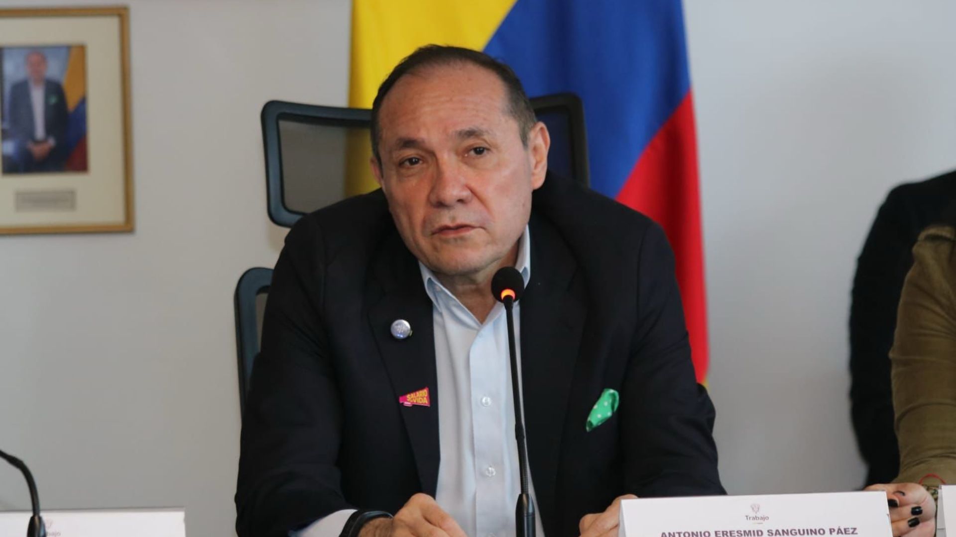 El gobierno insiste en aumentar el salario mínimo un 23%

 – Desde dentro