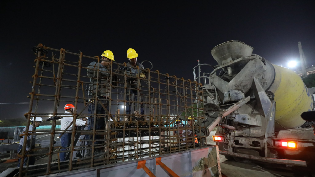 Las obras del Estadio Metropolitano avanzan a buen ritmo; Ha comenzado el hormigonado de las columnas que sustentarán las nuevas gradas

 – Desde dentro