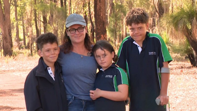 Niño nadó 4 horas en el océano para ayudar a su familia tras ser arrastrado por el mar – 

 – Desde dentro